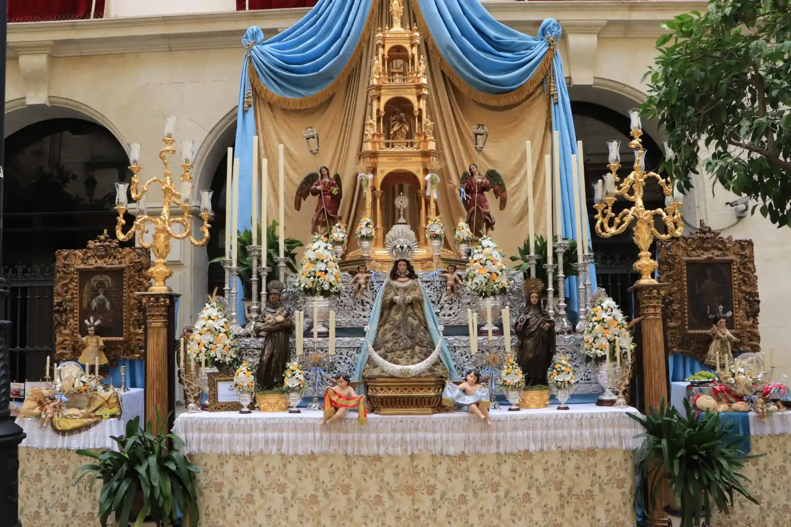 Image from Hermandad de la Calle Real: 🔵EL ALTAR EUCARÍSTICO- CONCEPCIONISTA DE LA CALLE REAL EN EL CORPUS D...