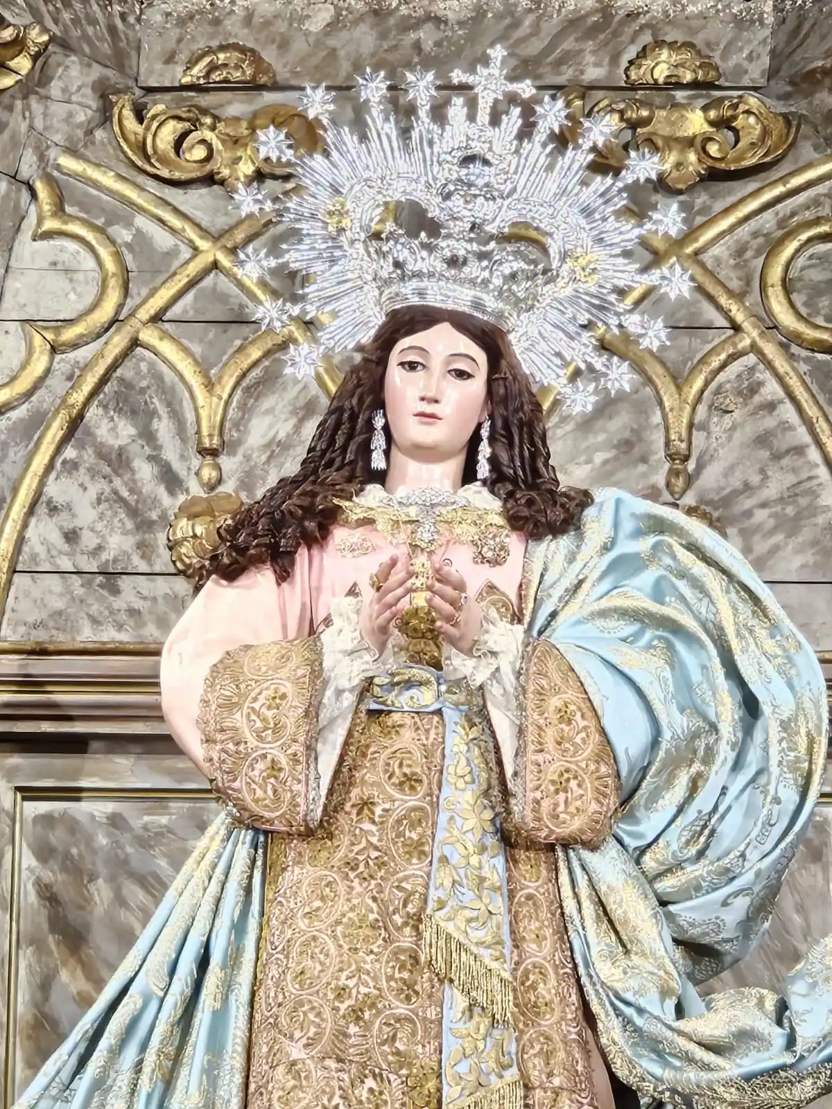 Image from Hermandad de la Calle Real: 🔵La Patrona de Castilleja de la Cuesta amanece ataviada en este Domin...