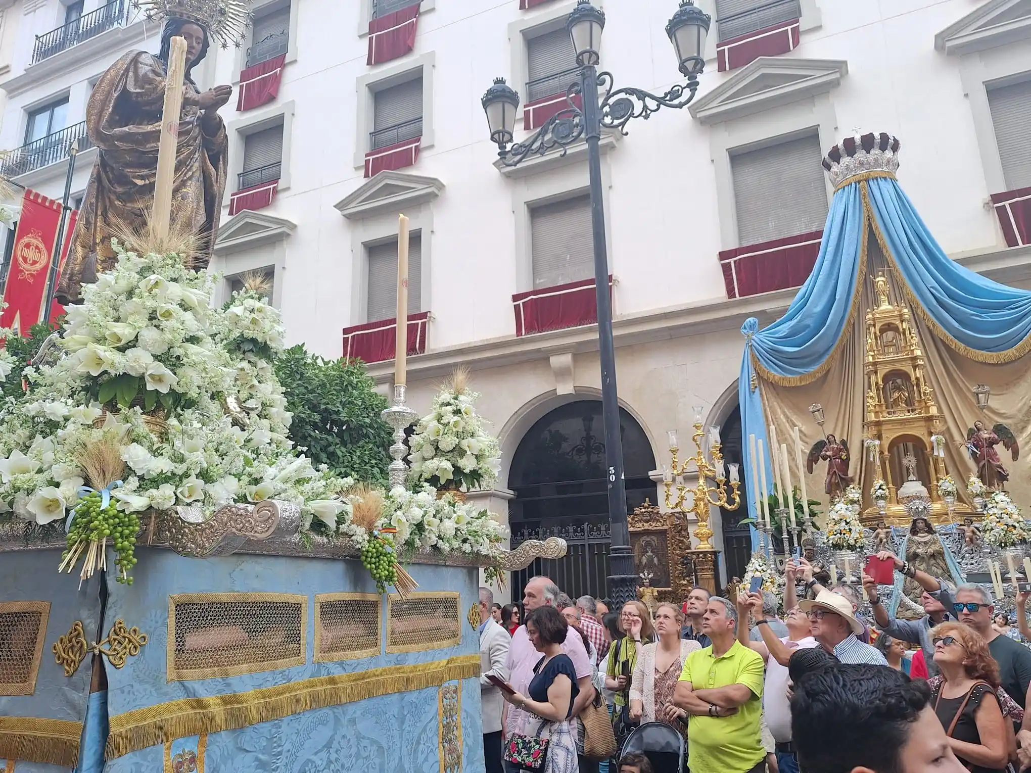 Image from Hermandad de la Calle Real: 🔵La procesión del Corpus Christi a su paso por el altar instalado por...