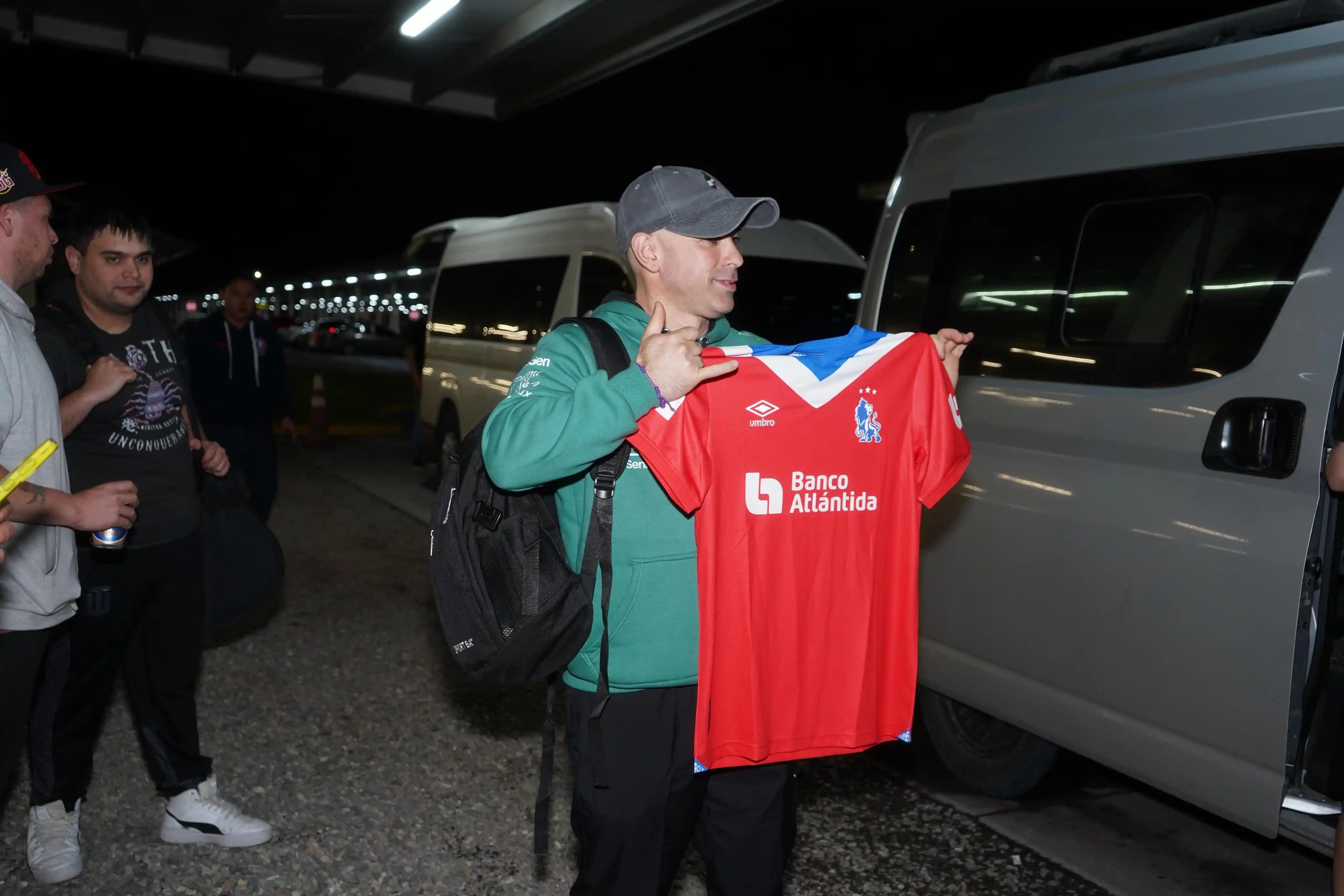 Image from La Ultra Fiel: ¡LLEGAMOS LOS PIBES CHORROS! 🔥🤩  Hoy en horas de la madrugada, aterr...