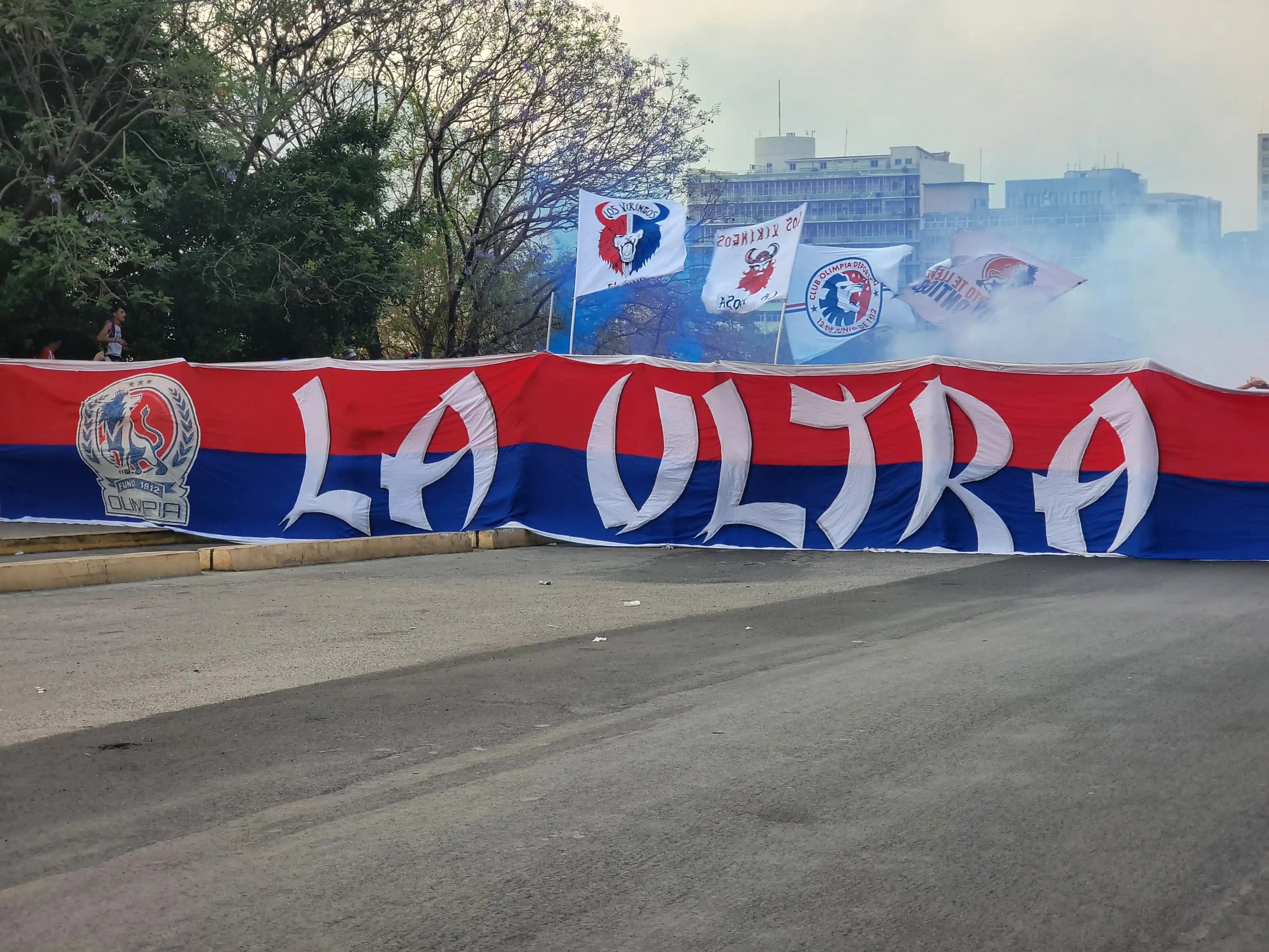 Image from La Ultra Fiel: ¡SIEMPRE AL FRENTE! 🇳🇱😎  Somos la barra más fiel de la región, y si...