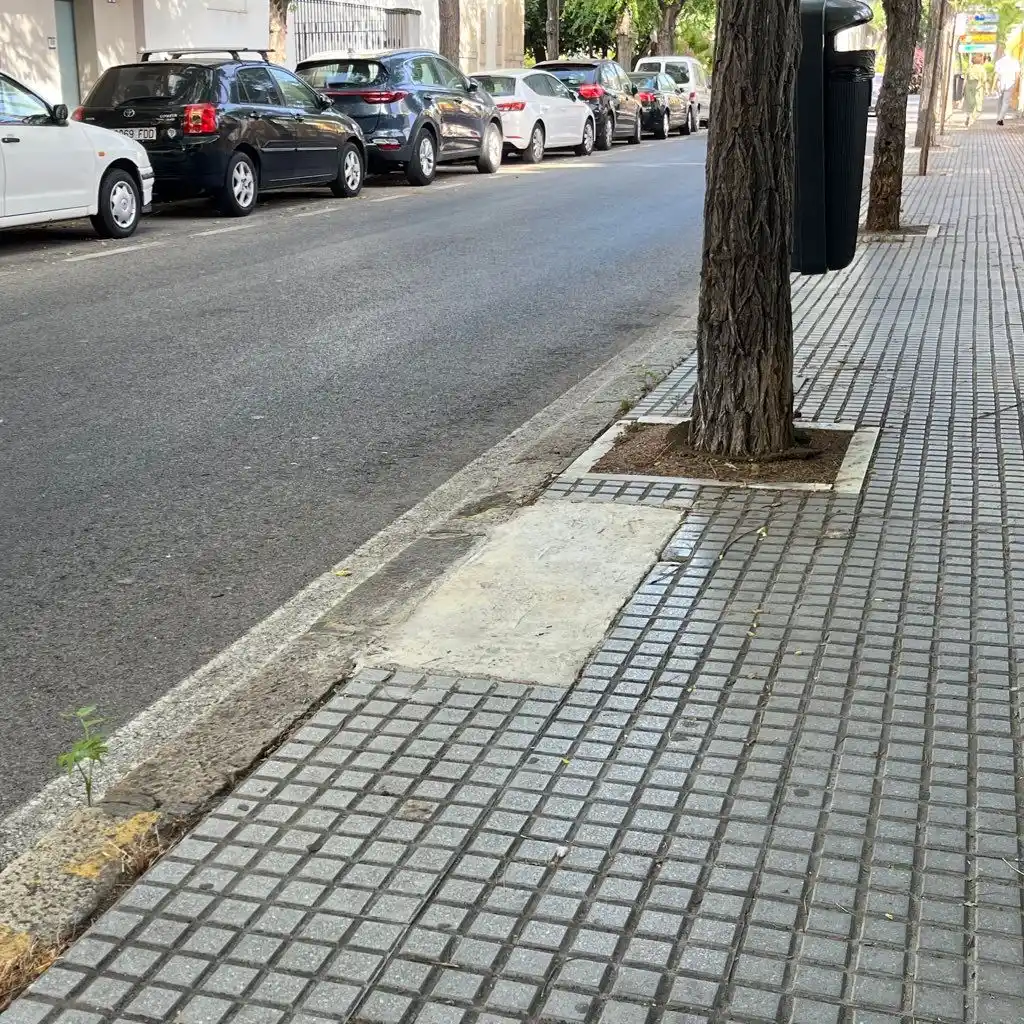 Image from Cádiz Abandonada: 🚧 Denuncian la existencia de un parche de cemento en bruto, practicad...