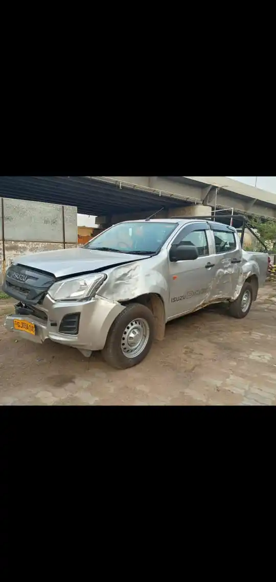 Image from SALVAGE CAR AUCTION INDIA : "Details :SPARE WHEEL JACJ TOOL KIT State: GUJARAT Make: ISUZU MOTORS ...
