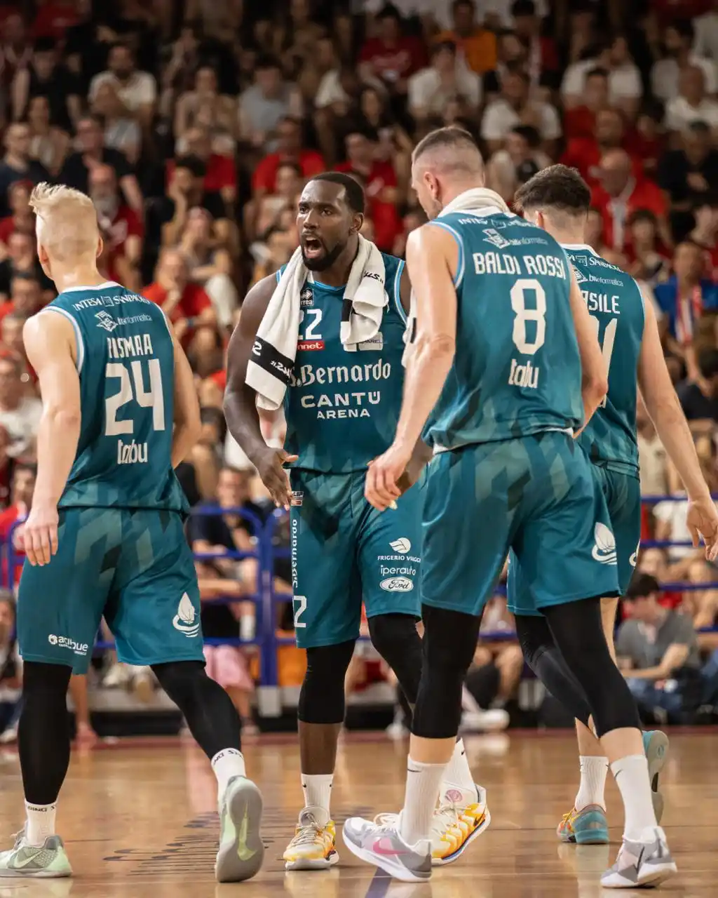 Image from Pallacanestro Cantú: 🚀 L'Acqua S.Bernardo fa subito saltare il fattore campo: Cantù batte ...