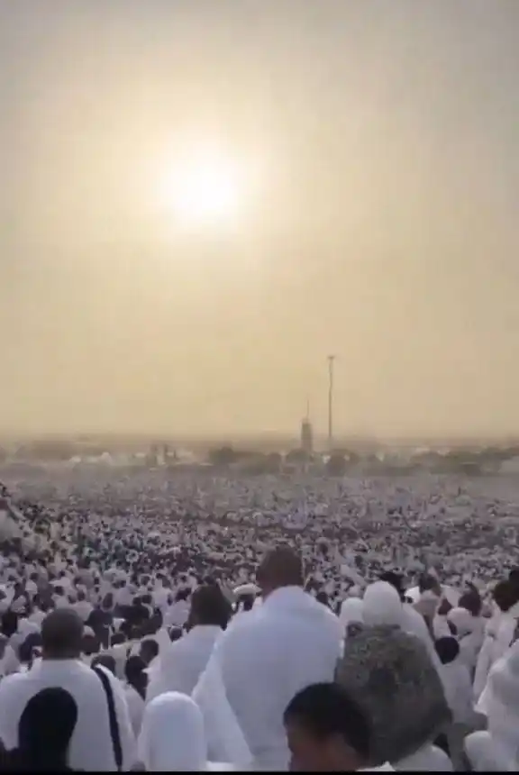 Image from قناة الكاتبة فاطمة الأمير - Fatima Alameer: لبيك ربي وإن حُلت بيني وبين بيتك المسافات…  لبيك ربي وإن عجزت قدماي عن...