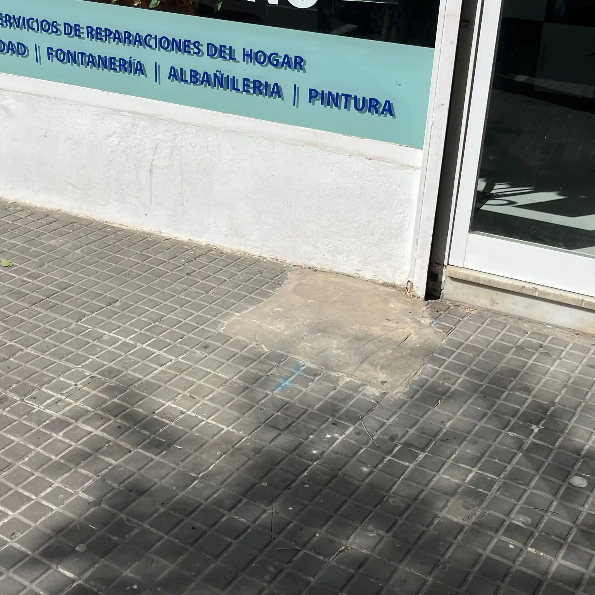 Image from Cádiz Abandonada: 🚧 Más de cuatro meses después, continúan sin ser retirados los parche...
