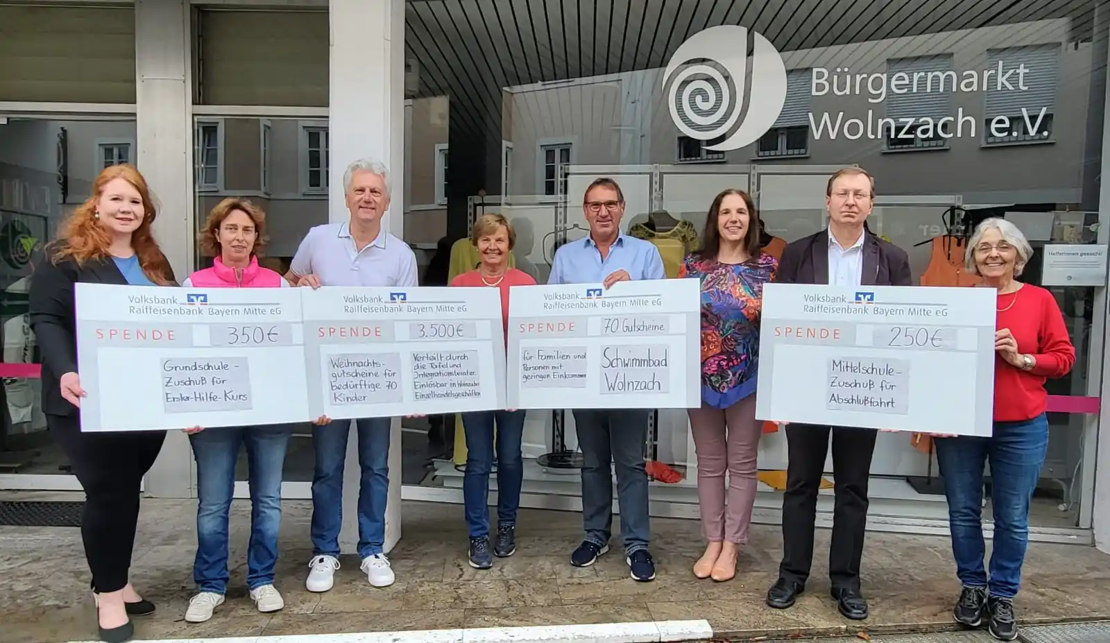Image from Markt Wolnzach Offiziell: *Spendenübergabe am Bürgermarkt - Bürgermarkt Wolnzach verteilte 70 Gu...