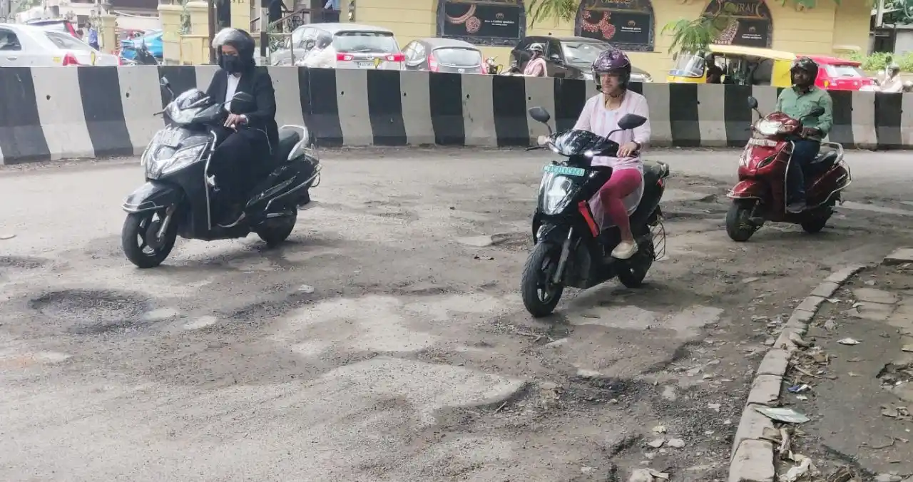 Image from Bengaluru Post: 🛑 Suspension alert at Palace Guttahalli! This pothole-turned-crater h...