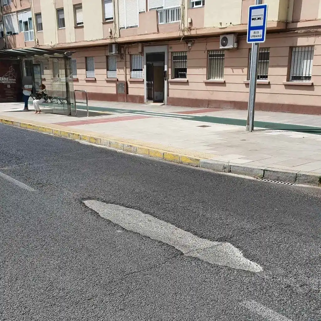 Image from Cádiz Abandonada: 🚧 Un colaborador denuncia la existencia de un gran bache en calzada a...