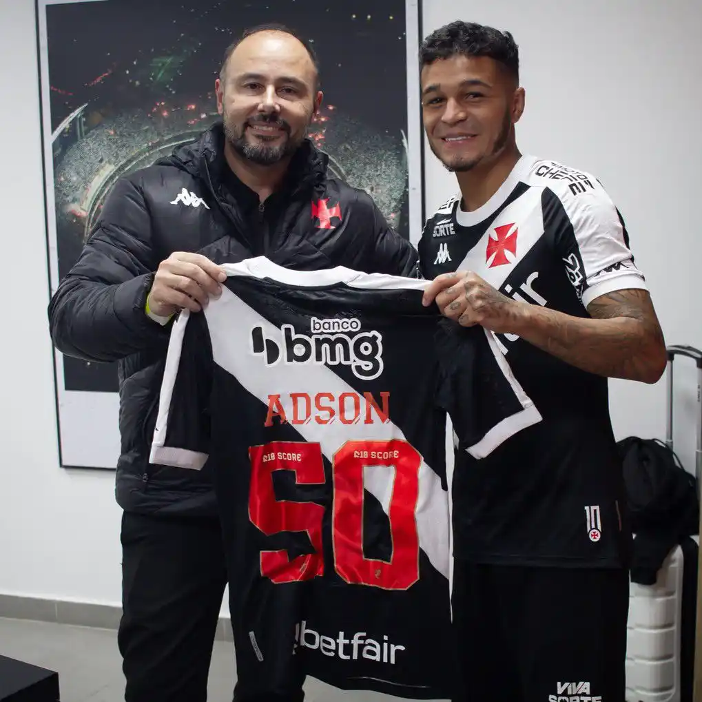 Image from 𝙉𝙤𝙩𝙞́𝙘𝙞𝙖𝙨 𝙑𝙖𝙨𝙘𝙤: 5️⃣0️⃣⚡ *Adson completou 50 jogos com a camisa do Gigante da Colina e...