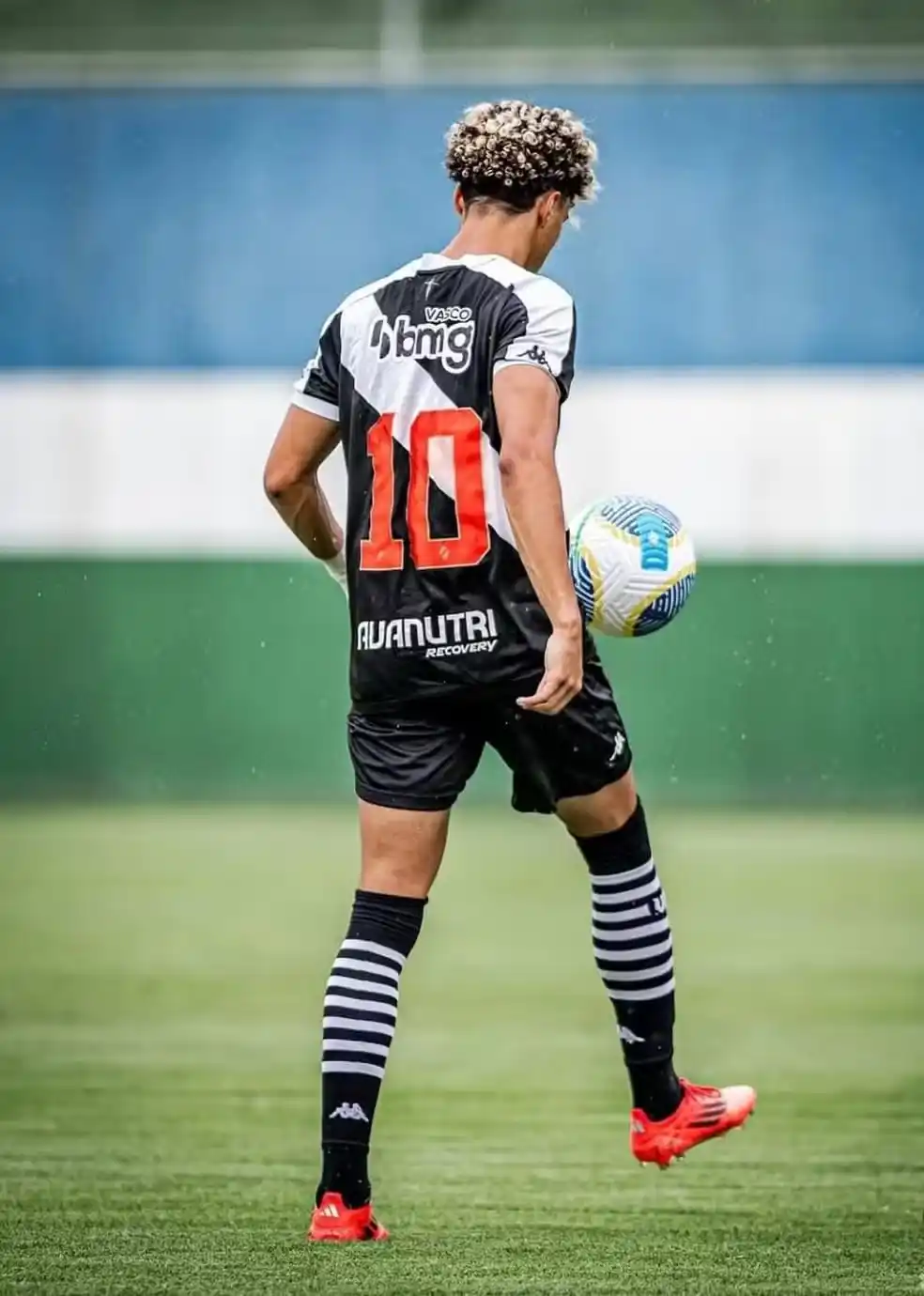 Image from 𝙉𝙤𝙩𝙞́𝙘𝙞𝙖𝙨 𝙑𝙖𝙨𝙘𝙤: *Barcelona prepara proposta de 15 milhões de euros + 5 milhões em bônu...