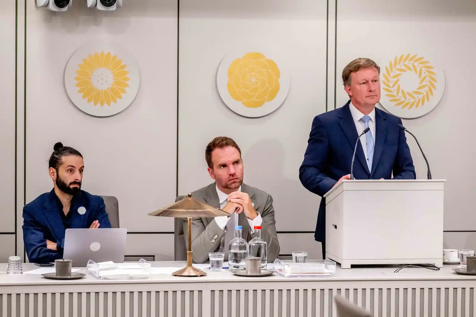 Image from SGP: Een historisch moment! SGP-Kamerlid Diederik van Dijk heeft de defensi...