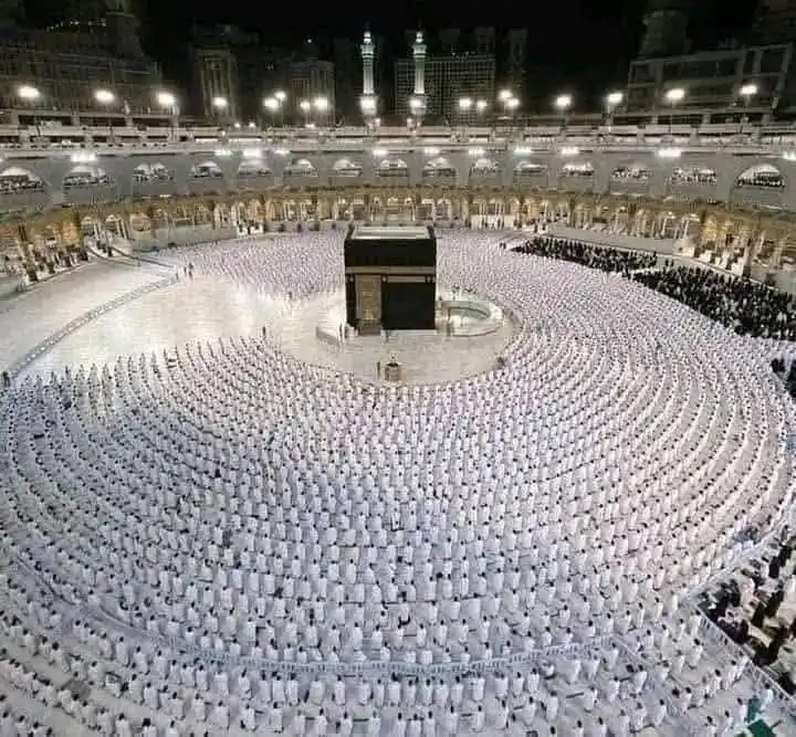 Image from لا تطمئن القلوب إلا بذكر الله❤️: *كبروا ، هللوا ، سبّحُوا وأثقلوا موازينكم بالذكر ، ..* *•• تسابقوا ...
