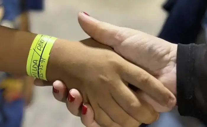 Image from Jornal Extra Alagoas: *Prefeitura distribuirá pulseiras de identificação para crianças no Sã...