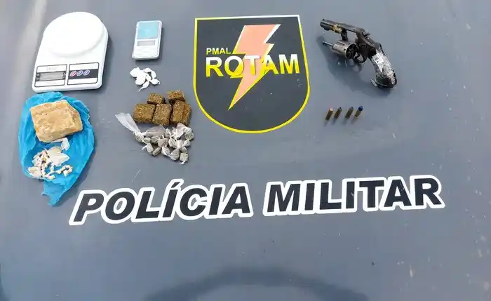 Image from Jornal Extra Alagoas: *Rotam apreende drogas, arma e prende suspeito durante operação*  Publ...