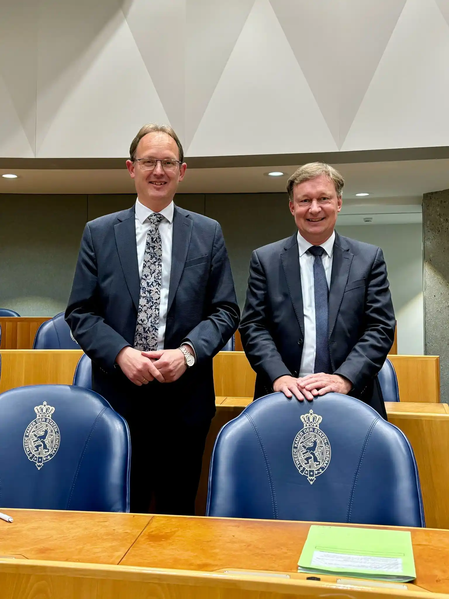 Image from SGP: Uniek moment vandaag in de Tweede Kamer! Tijdens het debat over de sta...