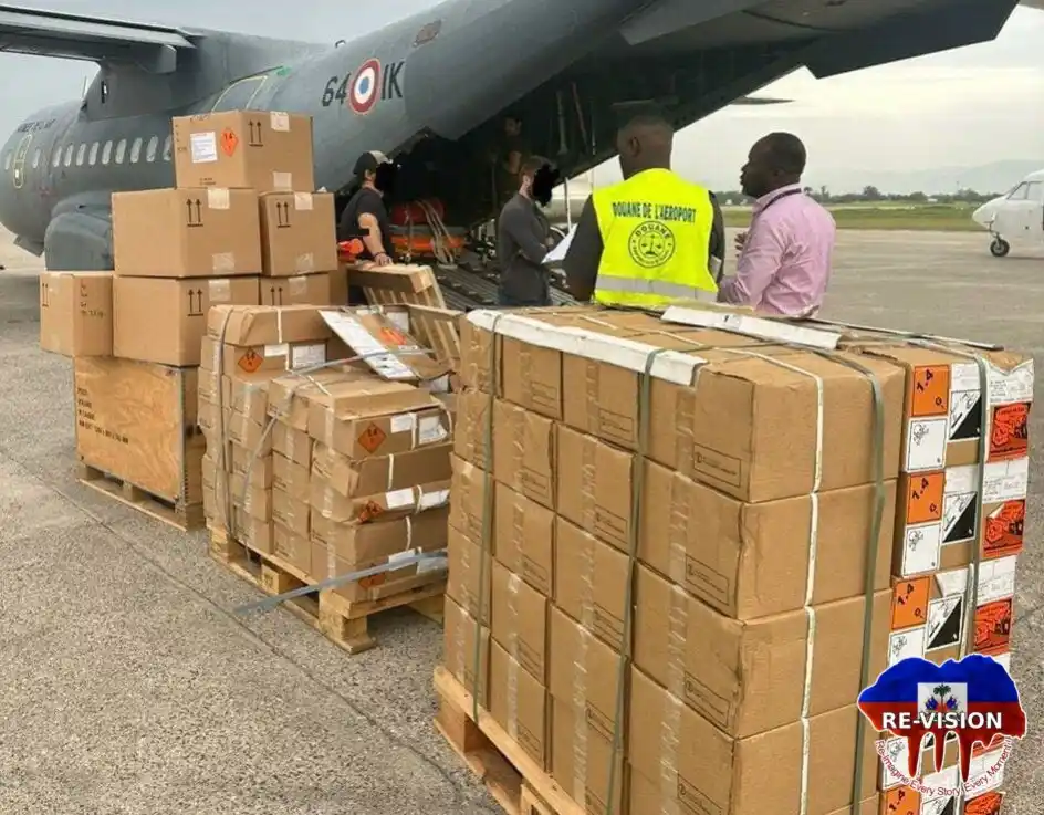 Image from Ric News🧾: *✅Anbasad Lafrans anonse yo livre 4 tòn materyèl ak ekipman bay @pnh_o...