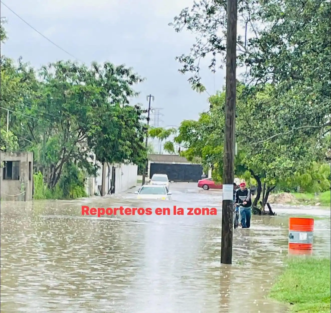 Image from Reporteros En La Zona🚨🎥📡📸: 🌧️Colonia Martín A. Martínez Altamira ñ, Tamaulipas, hasta el cofre l...