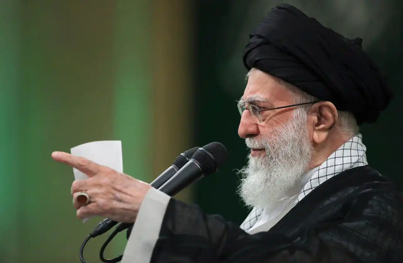 Image from Ric News🧾: *Gid siprèm Iran🇮🇷, l’ayatollah Ali Khamenei, deklare jodi a tout en...