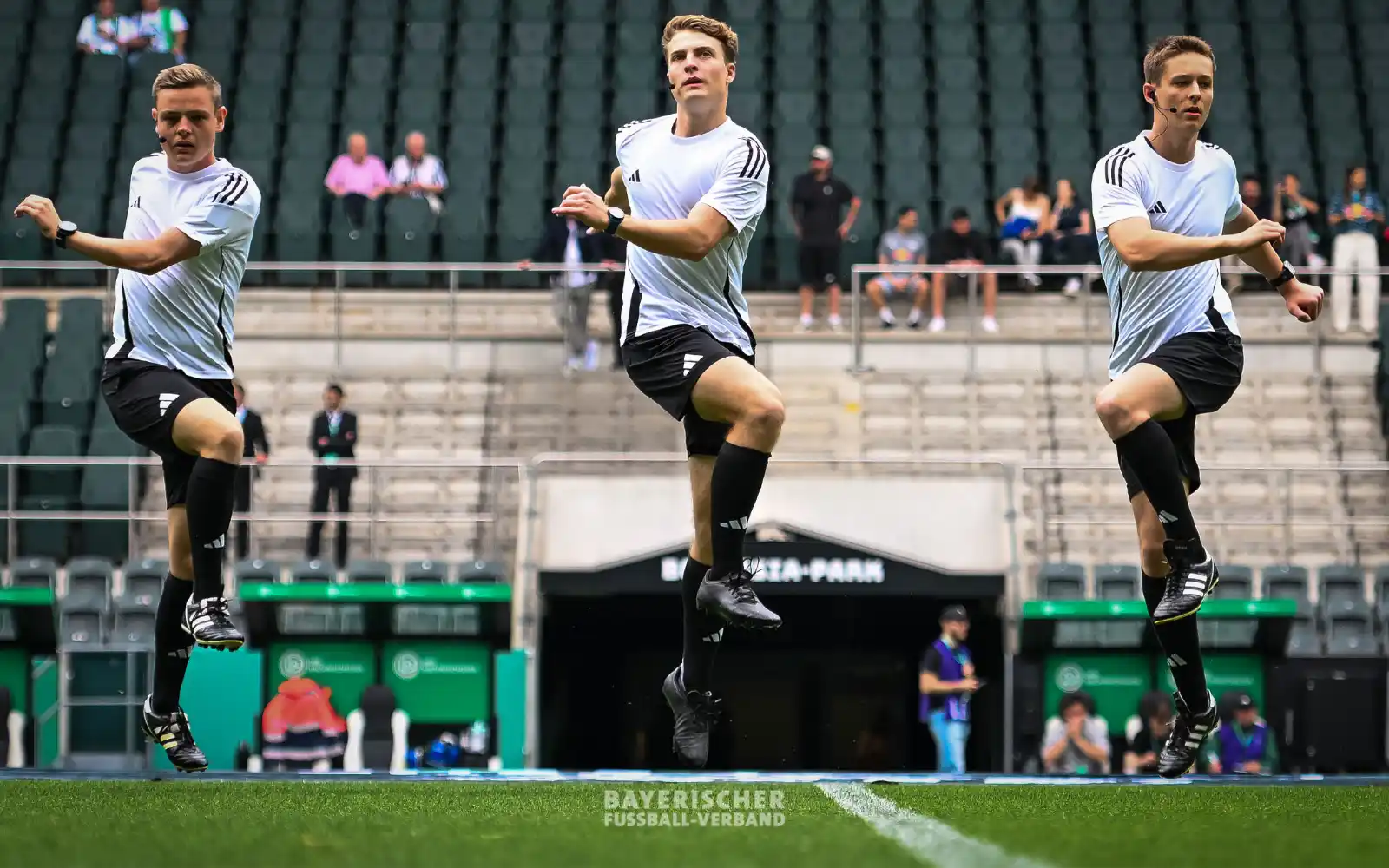 Image from Bayerischer Fußball-Verband (BFV): Hoch hinaus! 🔝⚽ Drei unserer Schiedsrichter waren am Sonntag beim Fi...