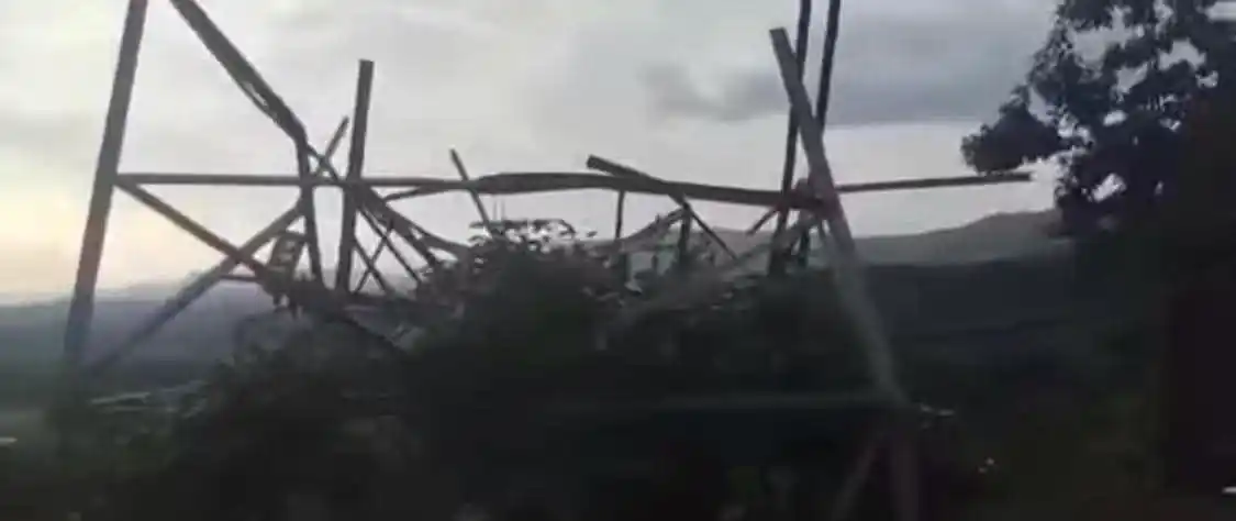 Image from Ric News🧾: Men kijan popilasyon Mibalè a koupe poto pilòn ki mennen kouran nan Po...