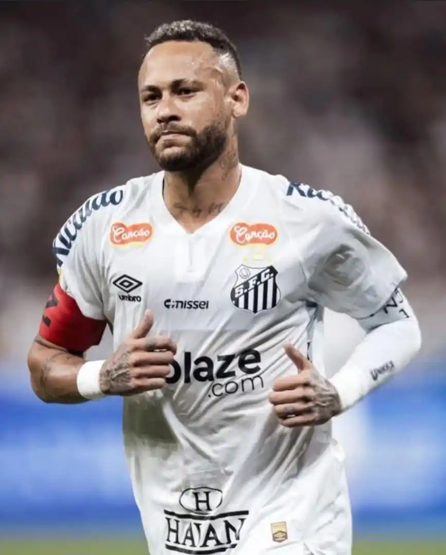 Image from Ric News🧾: 🚨 Neymar a révélé en interview qu'il était proche de signer à Flumine...