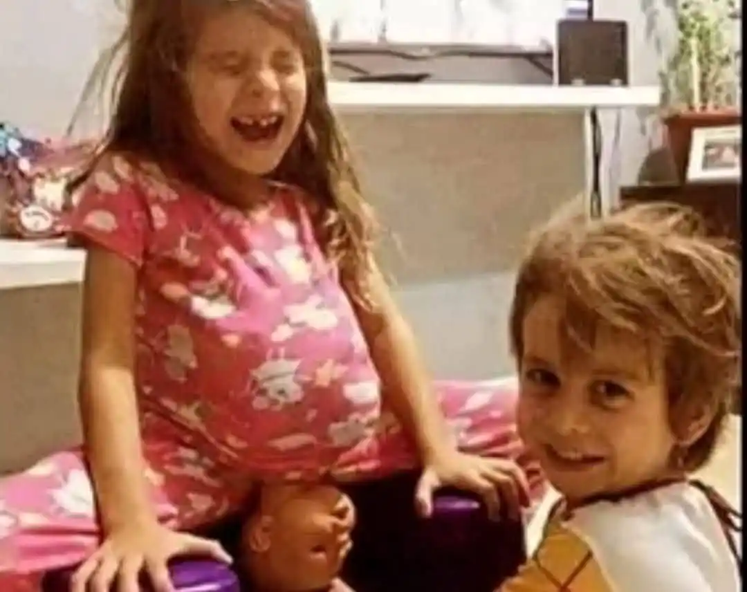 Image from نكت ملصقات منوعه😅🙈 صور فديوهات اخبار حب الله قران الحدث حزن حالات خلفيات بنات تحفيز ستوريات العاب سك: صح في طفولتنا لعبنا عروس و عروسة بس ماقد وصلنا لهذه المرحلة.. ، جهال ...