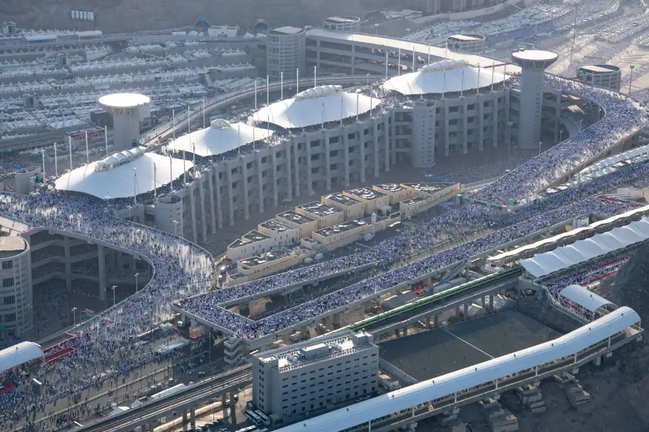 Image from Saudi Expatriates: Smooth flow of pilgrims on Jamarat bridge.. 😍 <a class="text-blue-500...