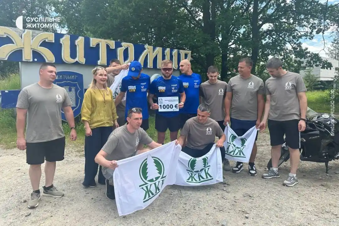 Image from Суспільне Житомир: У Житомирі зустріли учасників благодійного пішого маршу із Гааги до Ки...