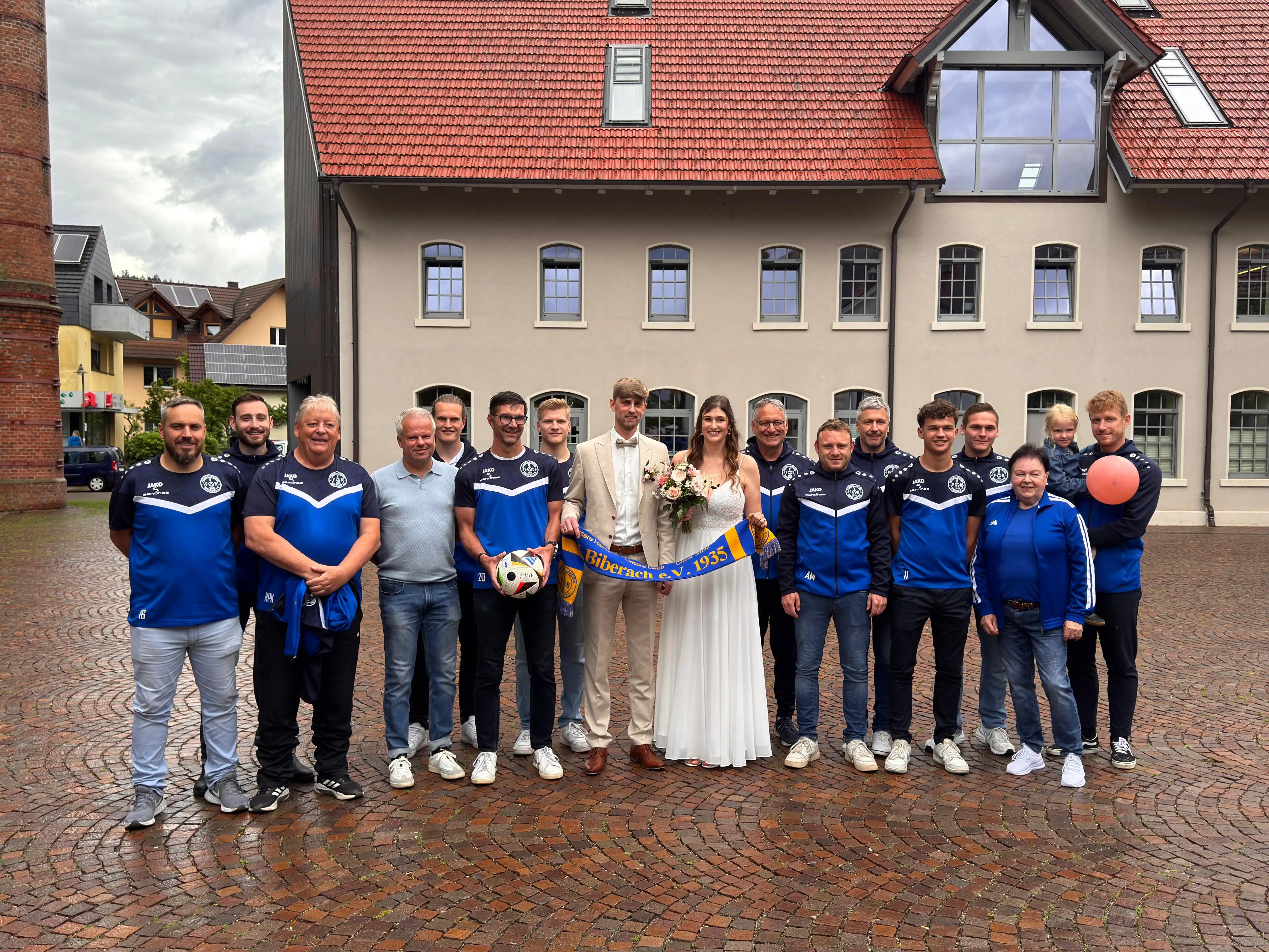 Image from FV Biberach 1935 e.V.: *FVB gratuliert Yves & Selina zur standesamtlichen Hochzeit* 🤵🏻👰♀️...