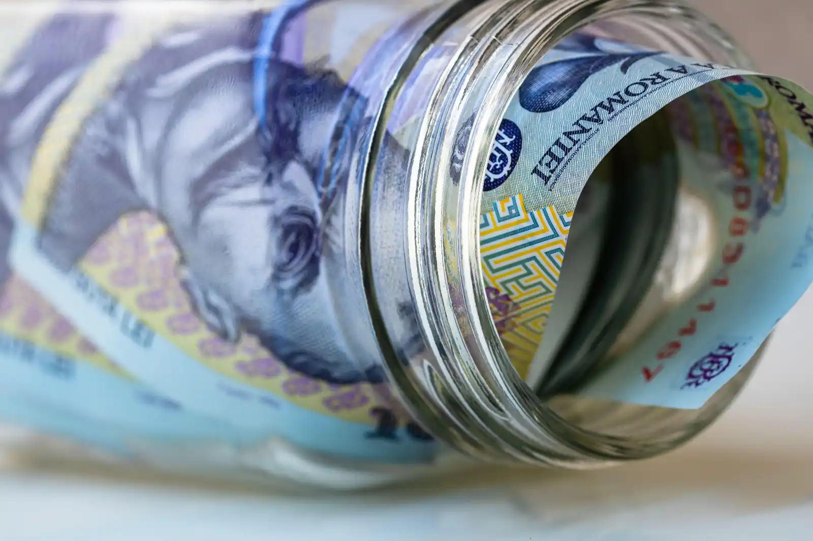 Image from Ziarul Financiar: În timp ce partidele nu reuşesc de 3 săptămâni să găsească un premier ...