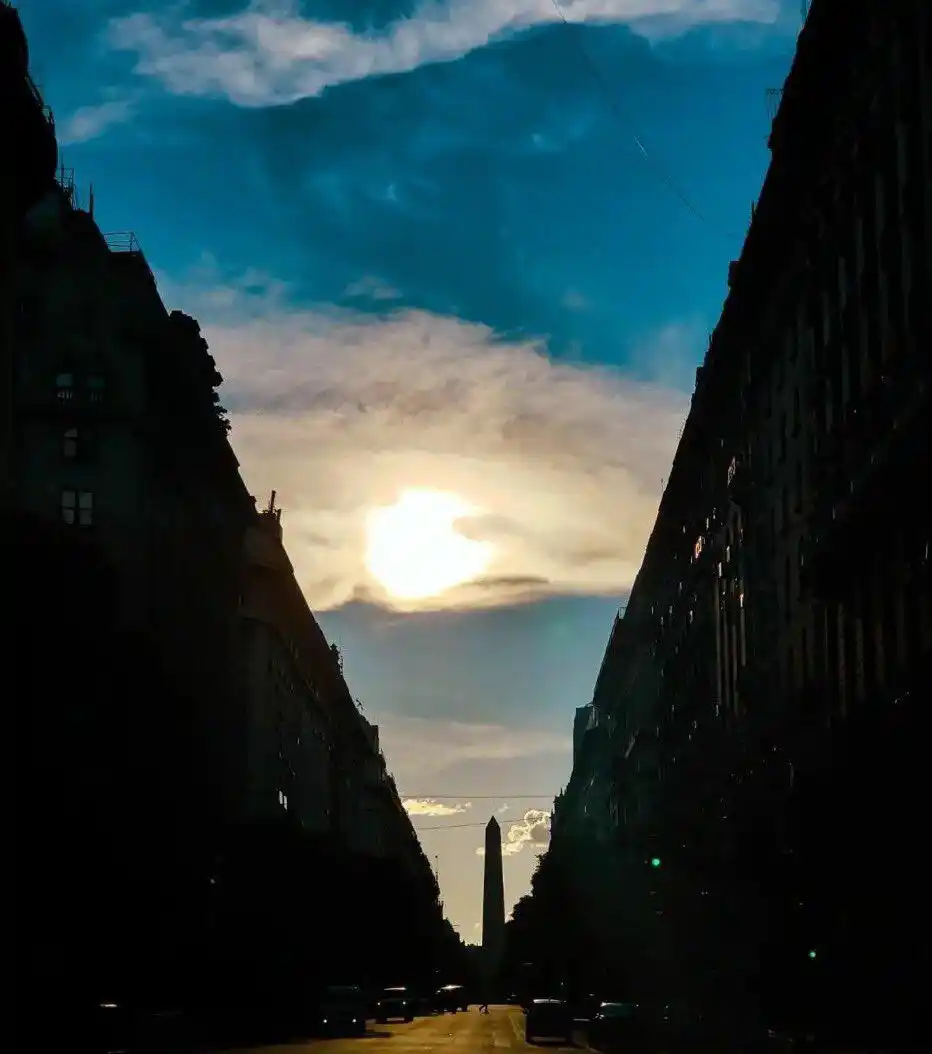 Image from Te Dejo En Orsai: *NO TODOS TIENEN EL PLACER DE VER SU BANDERA EN EL CIERLO🤩 ¡FELIZ DÍA...