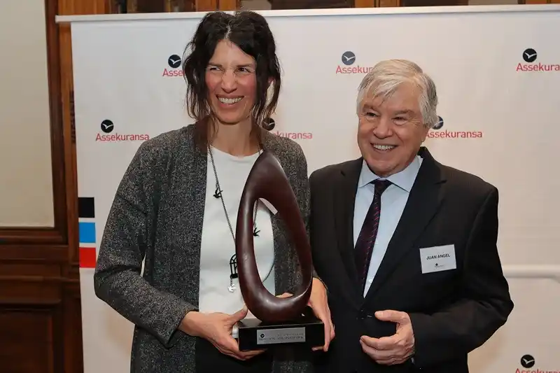 Image from Pymeswapp by Info Pymes 🇦🇷: 🅿️ *Otorgaron a José Igancio López el premio ASSEKURANSA por su contr...