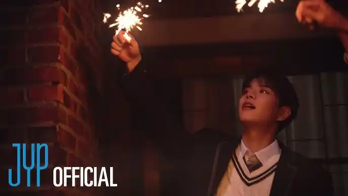 Image from ¤ (¯´☆✭.¸_)¤ Info SKZ vote & stream ¤(_¸.✭☆´¯) ¤: 🎧YOUTUBE Al SKZ-PLAYER de Seungmin "그렇게, 천천히, 우리(As we are)" le falt...