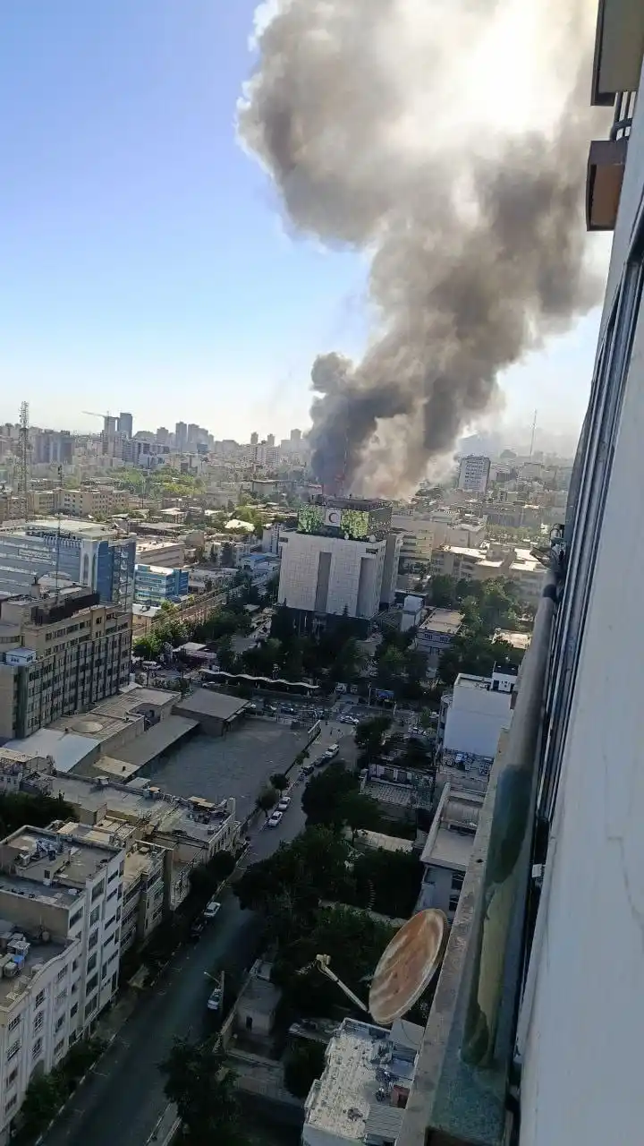 Image from KDR News : اسرائیل نن د ایران پر بېلابېلو سیمو سخت هوایي بریدونه کړي، چي پکي د ته...