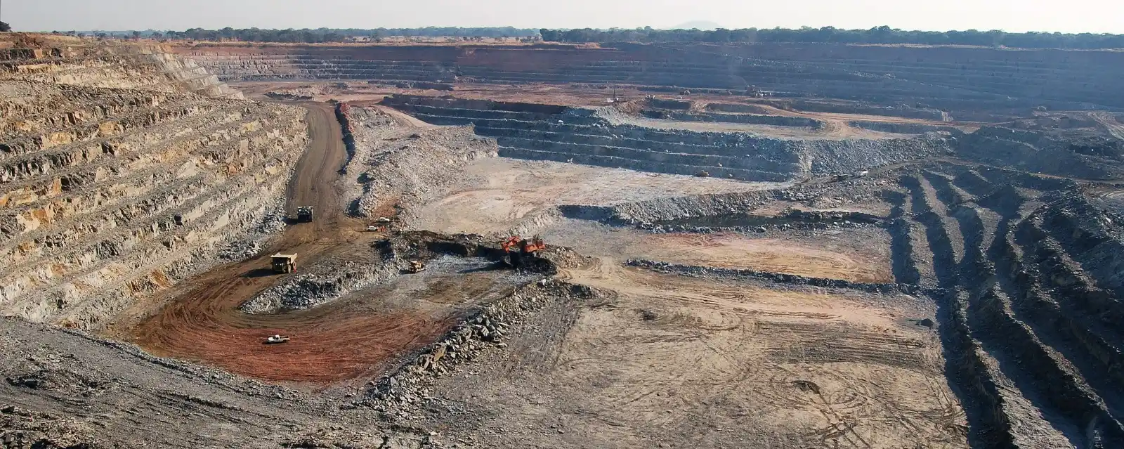 Image from Mining and Business Magazine: *Avec EUTELSAT ONEWEB, L’avenir de l’exploitation minière passe par la...