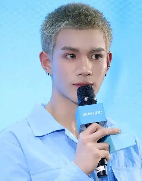 Image from โ
โกเป๐แฎข เบดแฉ๐๐๐๐๐๐๐๐๐ฎ๐๐ญ๐๐ปเฝด๊ฑโกโ
: ```Ay, mi chico guapo... se ve tan bien, tan guapo el dรญa de hoy ๐ฅน๐ฉต ...