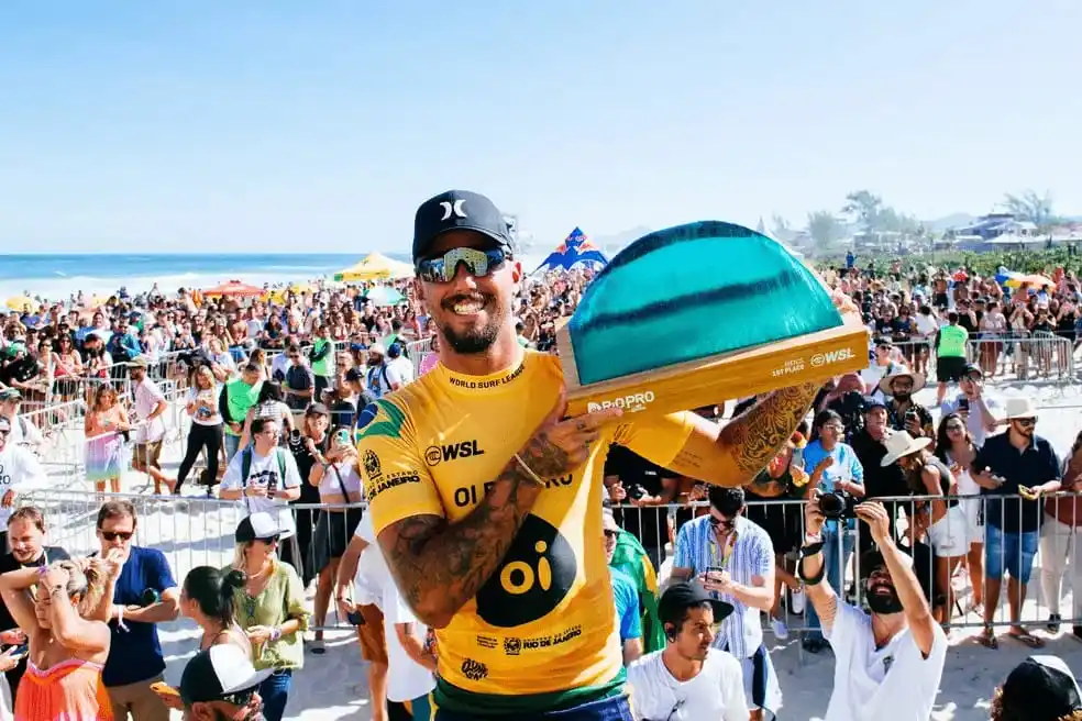 Image from Esportelândia: *🌊🇧🇷 SAQUAREMA VAI PEGAR FOGO!* A janela para a etapa brasileira d...