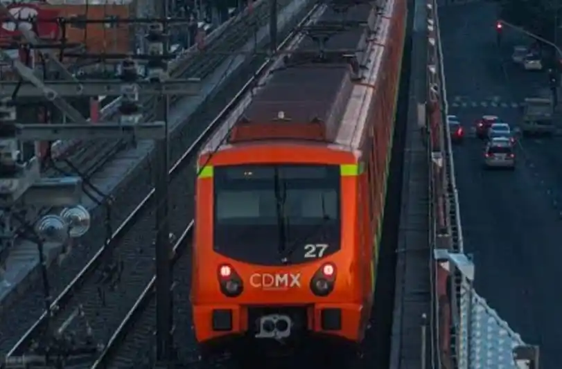 Image from Metro Noticias: 🌇 ¡Buenos días CDMX! El @MetroCDMX ya está operando y la ciudad despi...