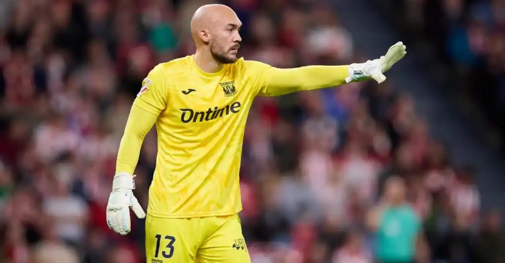 Image from solofichajes123: El portero serbio de 33 años Marko Dmitrovic es el favorito para susti...