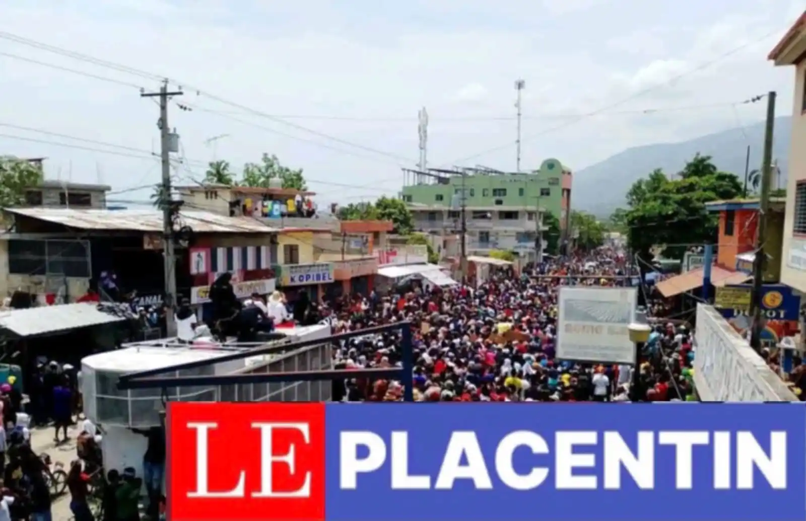 Image from 7️⃣7️⃣INFOS⚠️🆘🚨 (46543650): Manifestation du chef de gang Krisla: la commune de Carrefour paralysé...