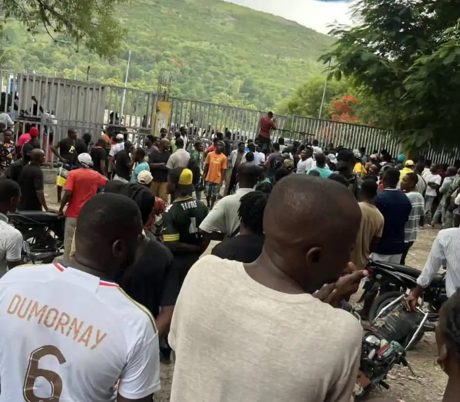 Image from 7️⃣7️⃣INFOS⚠️🆘🚨 (46543650): *Moun Mibalè soude baryè ki bay aksè pou antre anndan Idwo elektrik pe...