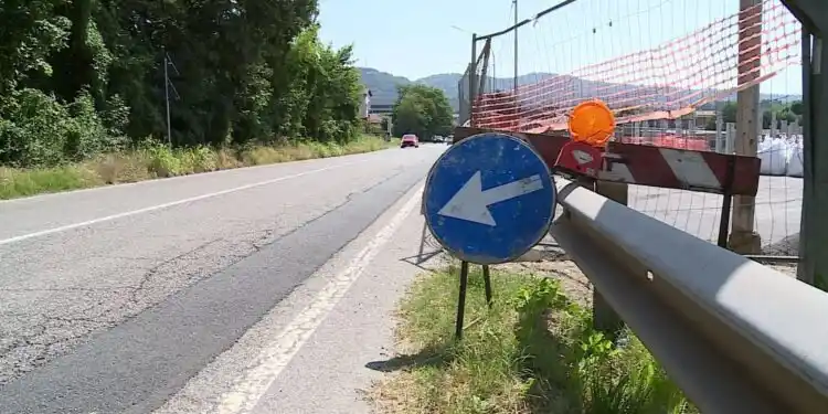 Image from EspansioneTV NEWS: *Cantiere in via Cecilio a Como: chiusura della corsia in direzione A9...