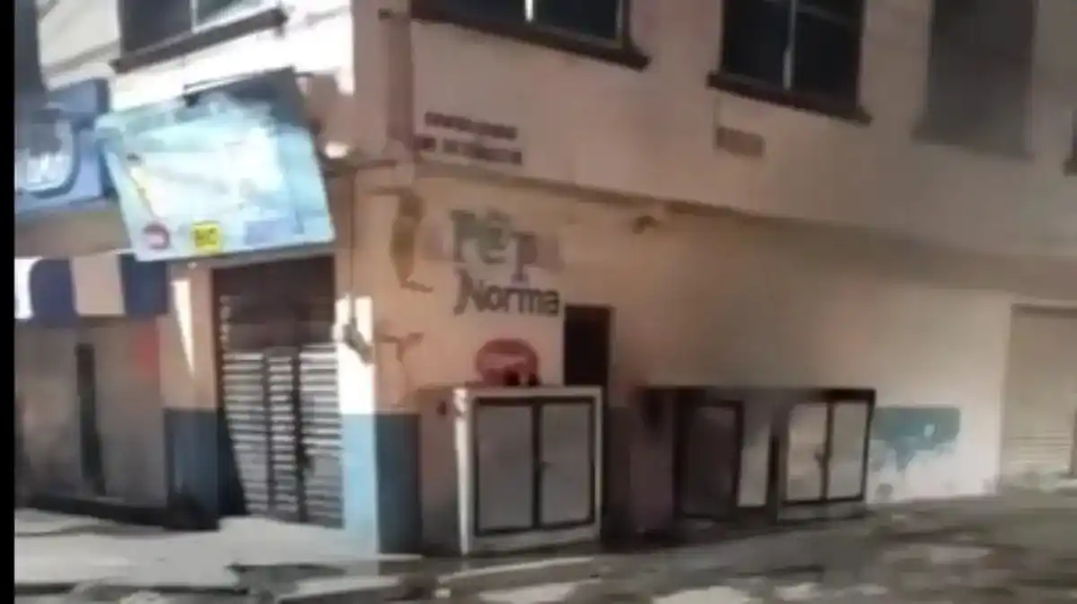 Image from El Heraldo de Tabasco 📰: 🗣 *Corto circuito en mini estación eléctrica deja sin luz a Gaviotas ...