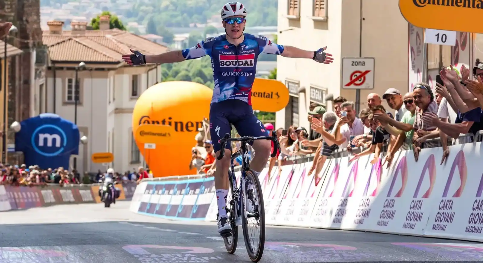 Image from EspansioneTV NEWS: *Giro Next Gen, a Cantù vince Vervenne. Strade chiuse e polemiche* _Do...
