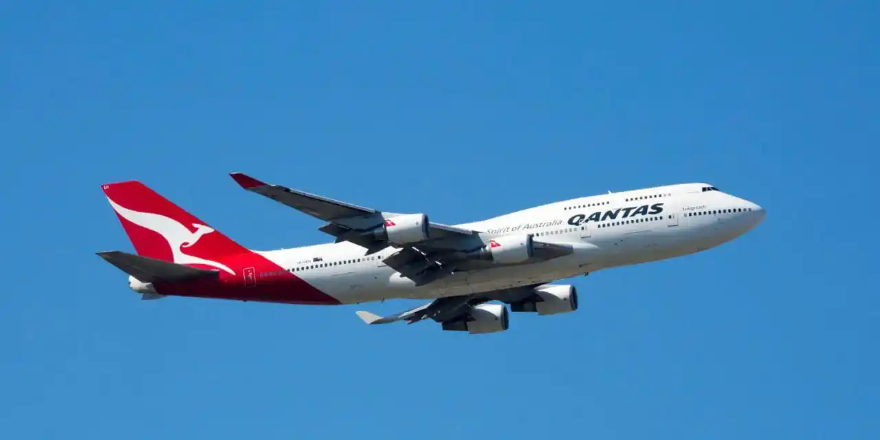 Image from MS News: *Pilot passes out while at the controls of Qantas flight after plane l...