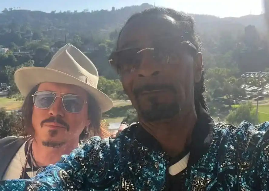 Image from Jornal Extra: *Sósias de Snoop Dogg e Johnny Depp surpreendem com camisa do Botafogo...