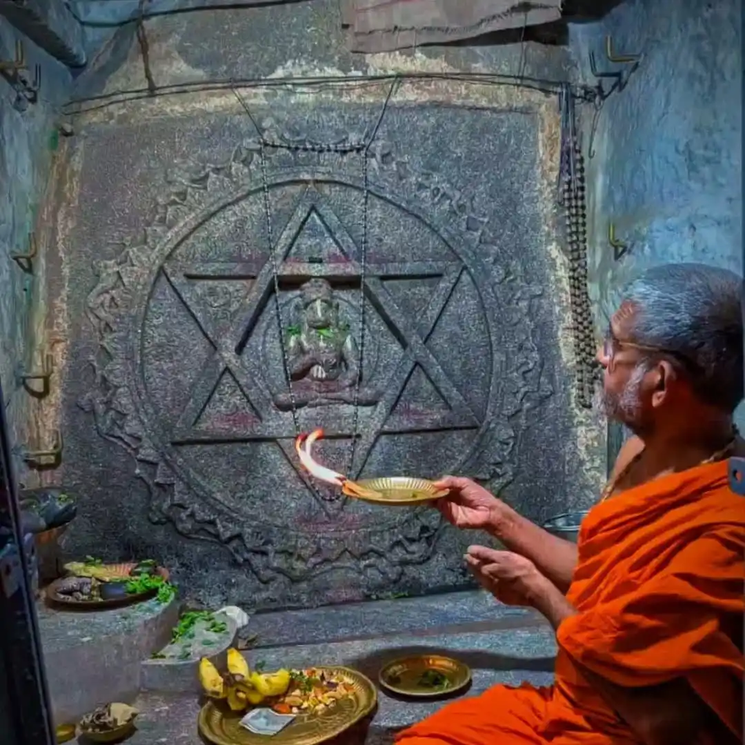 Image from 𝗦𝗮𝗻𝗮𝘁𝗮𝗻𝗮 Hindu 𝗗𝗛𝗔𝗥𝗠𝗔 ಸನಾತನ ಹಿಂದೂ 🙏: Sri Vyasarajaru Prathistapisida Sri Yantrodharaka Pranadevaru* Mang...