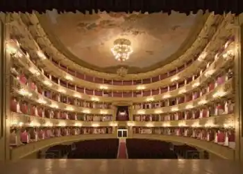 Image from EspansioneTV NEWS: *“The Youth Club”: una alleanza per portare i giovani a teatro* _Da Fo...