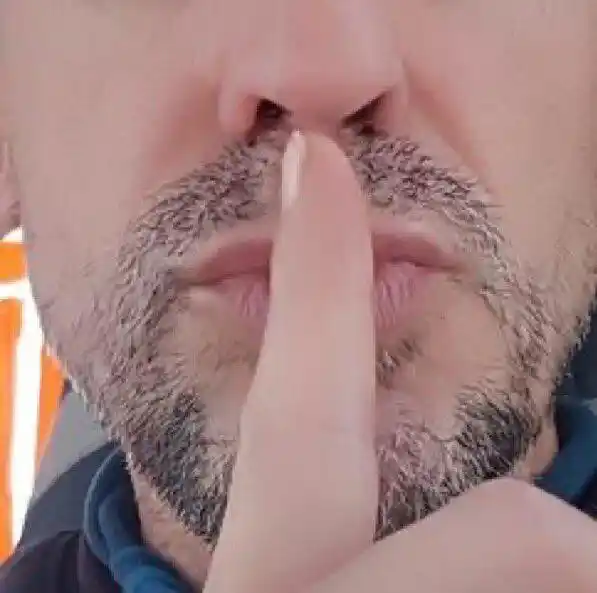 Image from La Liberté éclot quand l’ignorance est anéanti🤫: @LFI_Forever faut point encourager l’inconscience de Cancres mais Inst...